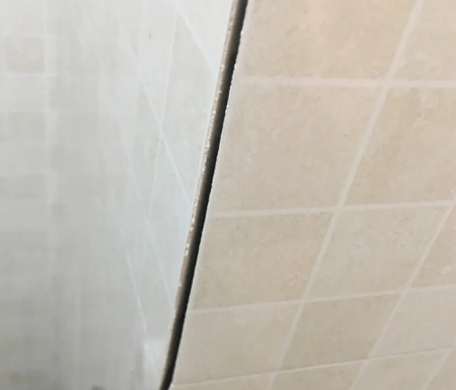 新余瓷砖空鼓维修公司分享阳台瓷砖脱落的修复过程可以分为以下几个步骤